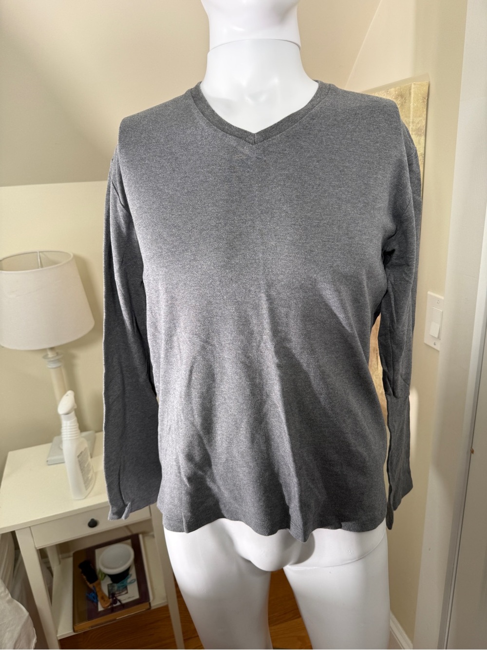 UNIQLO Gray V Neck Long Sleeve T Shirt Men’s Medium Cotton Basic